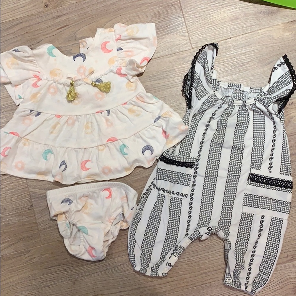 2 jessica Simpson baby outfits